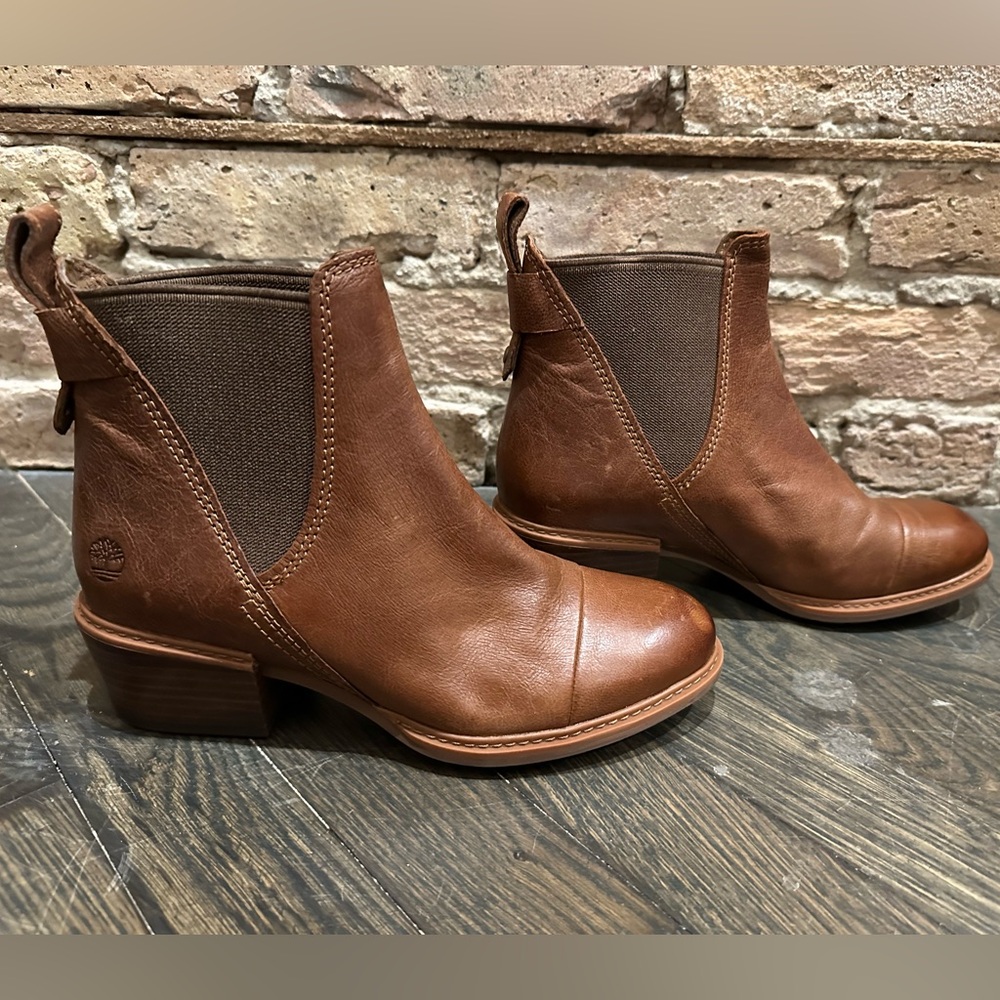 Timberland Boots / Women’s Size 6 / Brown